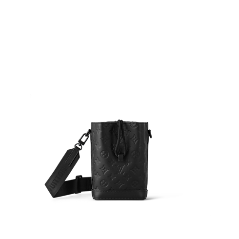 Noe Sling Monogram Shadow 皮革 in 男士's 皮件系列 All Collections collections by Louis Vuitton (產品縮放)