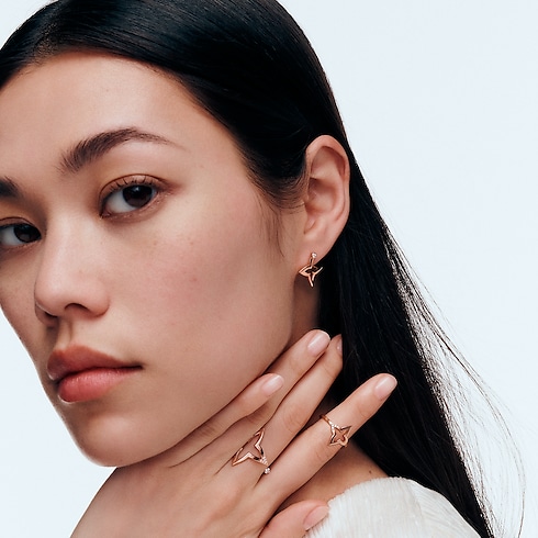 Ombre Blossom 迷你環狀耳環 - 配玫瑰K金及鑽石 in 珠寶系列's 按類別瀏覽 耳環 collections by Louis Vuitton (產品縮放)