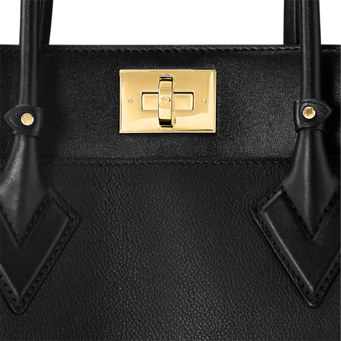 On My Side MM 高級皮革 in 女士's 時尚包款 女生包包總覽 collections by Louis Vuitton (產品縮放)