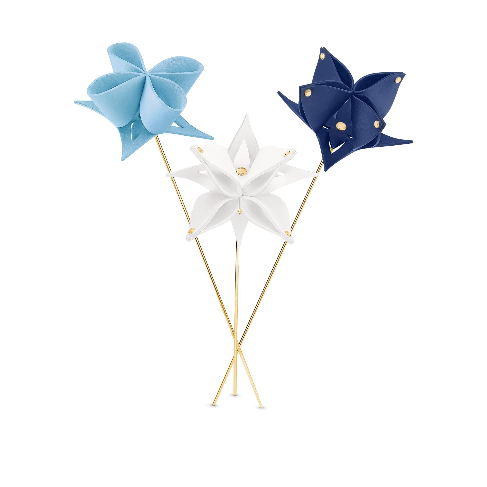 Origami Flowers by Atelier Oï  in 行李箱、旅行用品及家居精品