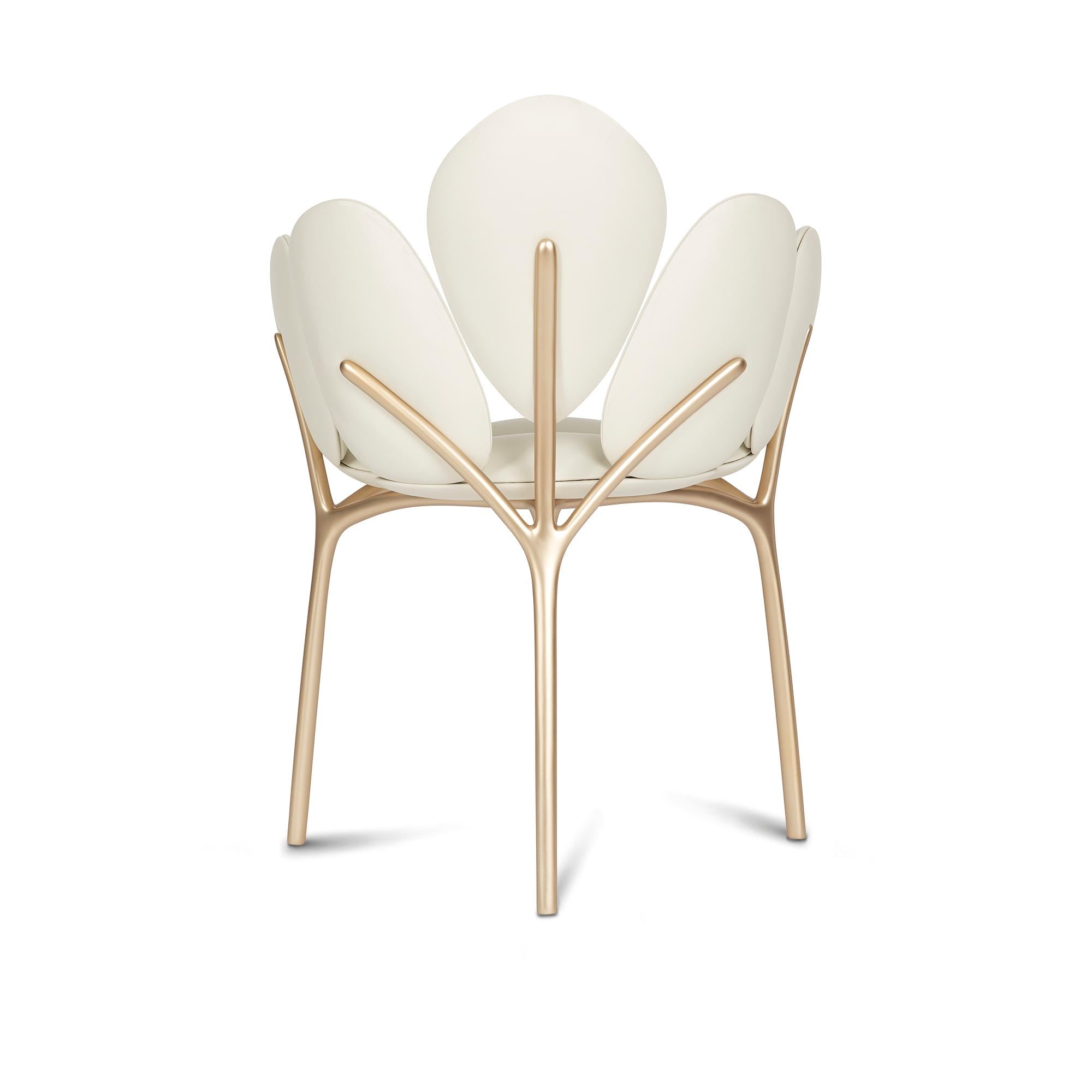 Petal Chair by Marcel Wanders  in 行李箱、旅行用品及家居精品