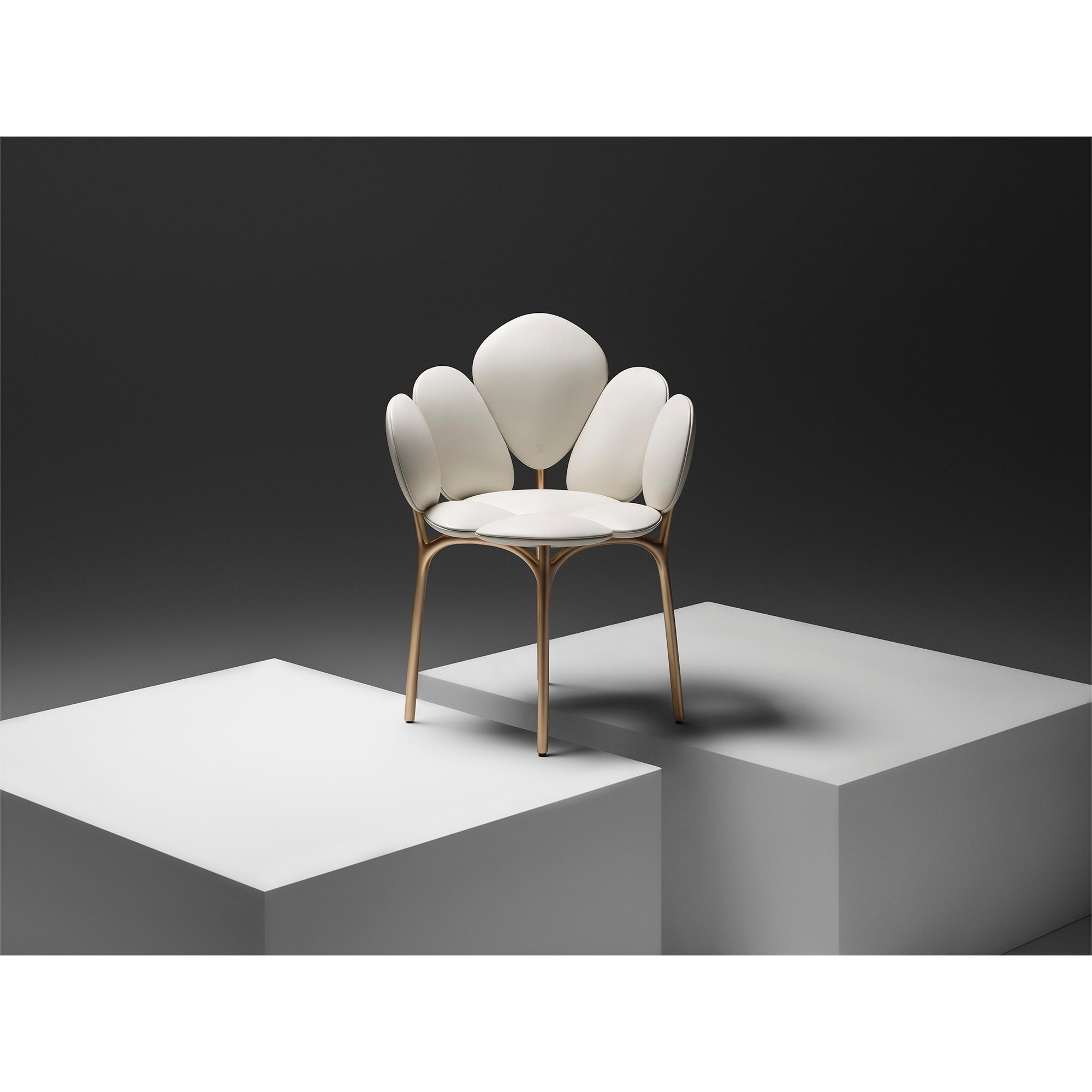 Petal Chair by Marcel Wanders  in 行李箱、旅行用品及家居精品