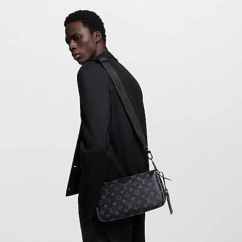 Pochette Accessoire XL Monogram Eclipse 帆布 in 精選禮品's Chuseok Gift Guide } collections by Louis Vuitton (產品縮放)