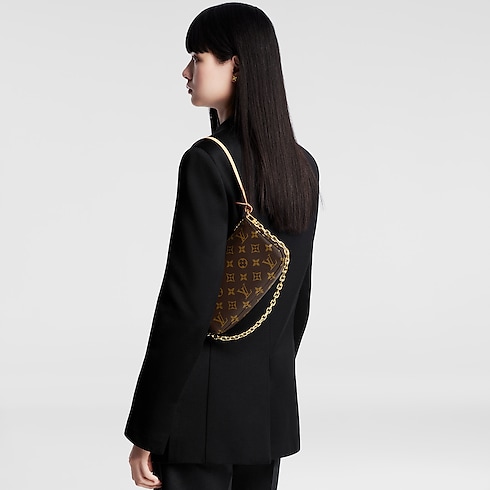 Pochette Accessoires Monogram 帆布 in 女士's 錢包及小型皮件 鏈條包及迷你包款 collections by Louis Vuitton (產品縮放)