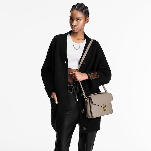 Pochette Métis Monogram Empreinte 皮革 in 女士's 時尚包款 女生包包總覽 collections by Louis Vuitton (產品縮放)