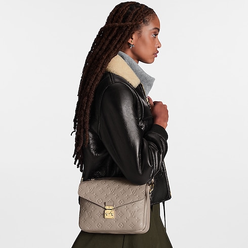 Pochette Métis Monogram Empreinte 皮革 in 女士's 時尚包款 女生包包總覽 collections by Louis Vuitton (產品縮放)