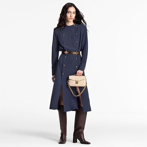 Pochette Métis East West Monogram Empreinte 皮革 in 女士's 時尚包款 女生包包總覽 collections by Louis Vuitton (產品縮放)