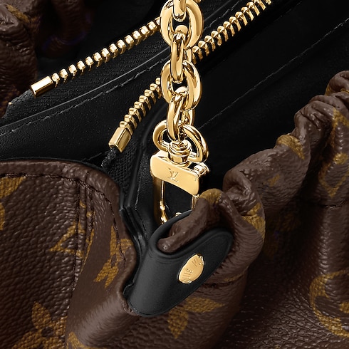 Pochette Sling PM Monogram 帆布 in 女士's 時尚包款 女生包包總覽 collections by Louis Vuitton (產品縮放)