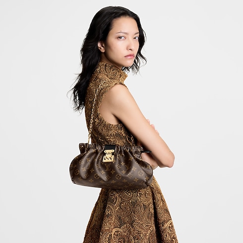 Pochette Sling PM Monogram 帆布 in 女士's 時尚包款 女生包包總覽 collections by Louis Vuitton (產品縮放)