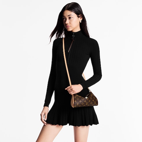 Pochette Tirette Monogram 帆布 in 女士's 錢包及小型皮件 鏈條包及迷你包款 collections by Louis Vuitton (產品縮放)