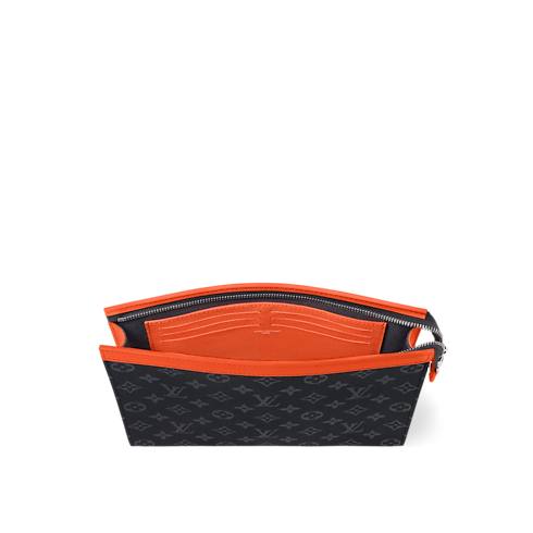 Pochette Voyage MM Monogram Eclipse 帆布 in 男士's 錢包及小型皮件 小型隨身包 collections by Louis Vuitton (產品縮放)