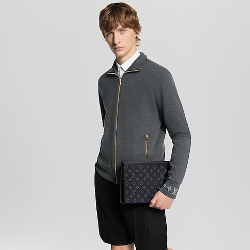 Pochette Voyage MM Monogram Eclipse 帆布 in 全新系列's Ramadan Ramadan Selection for Him collections by Louis Vuitton (產品縮放)