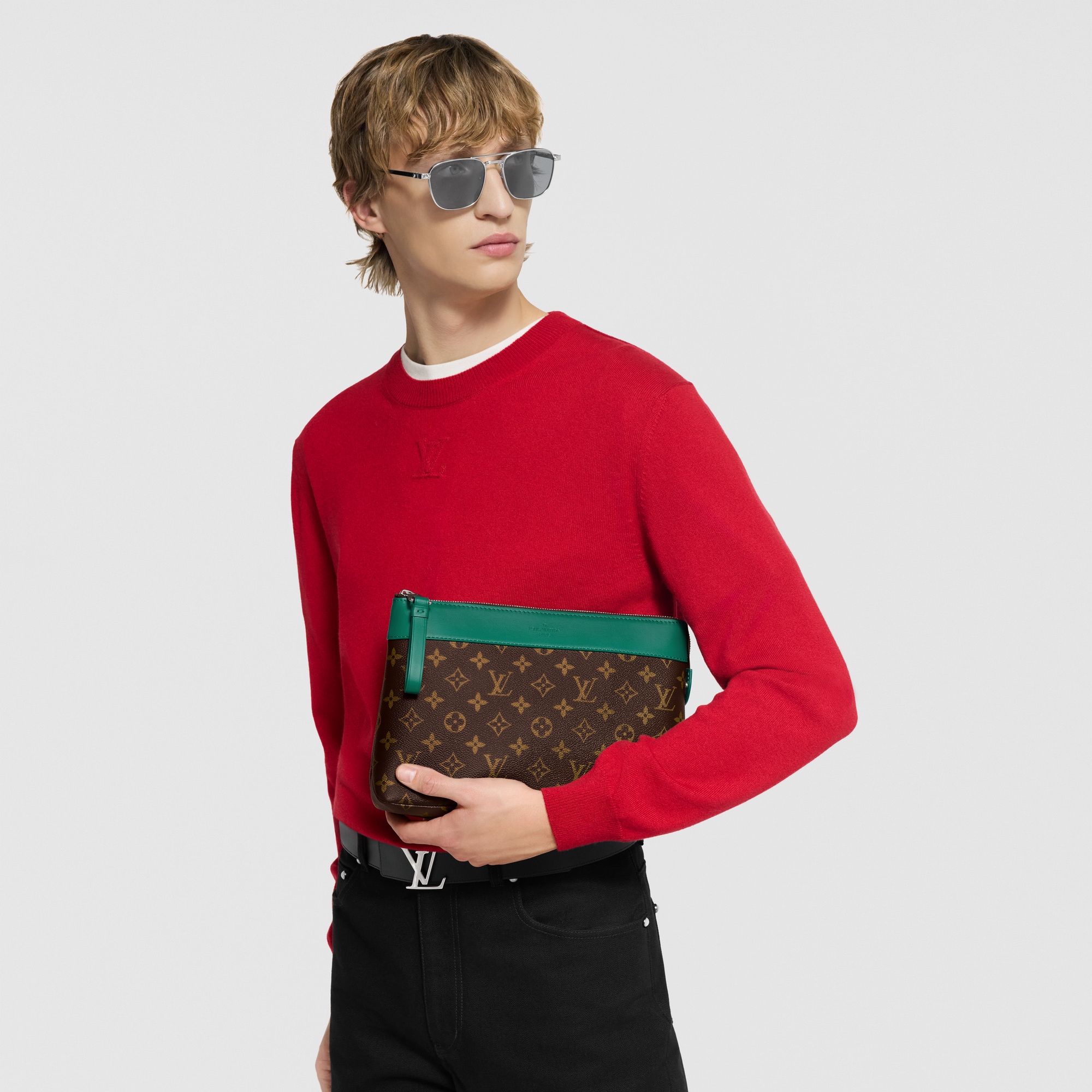 Pochette Voyage Souple Monogram Macassar in 節日禮品
