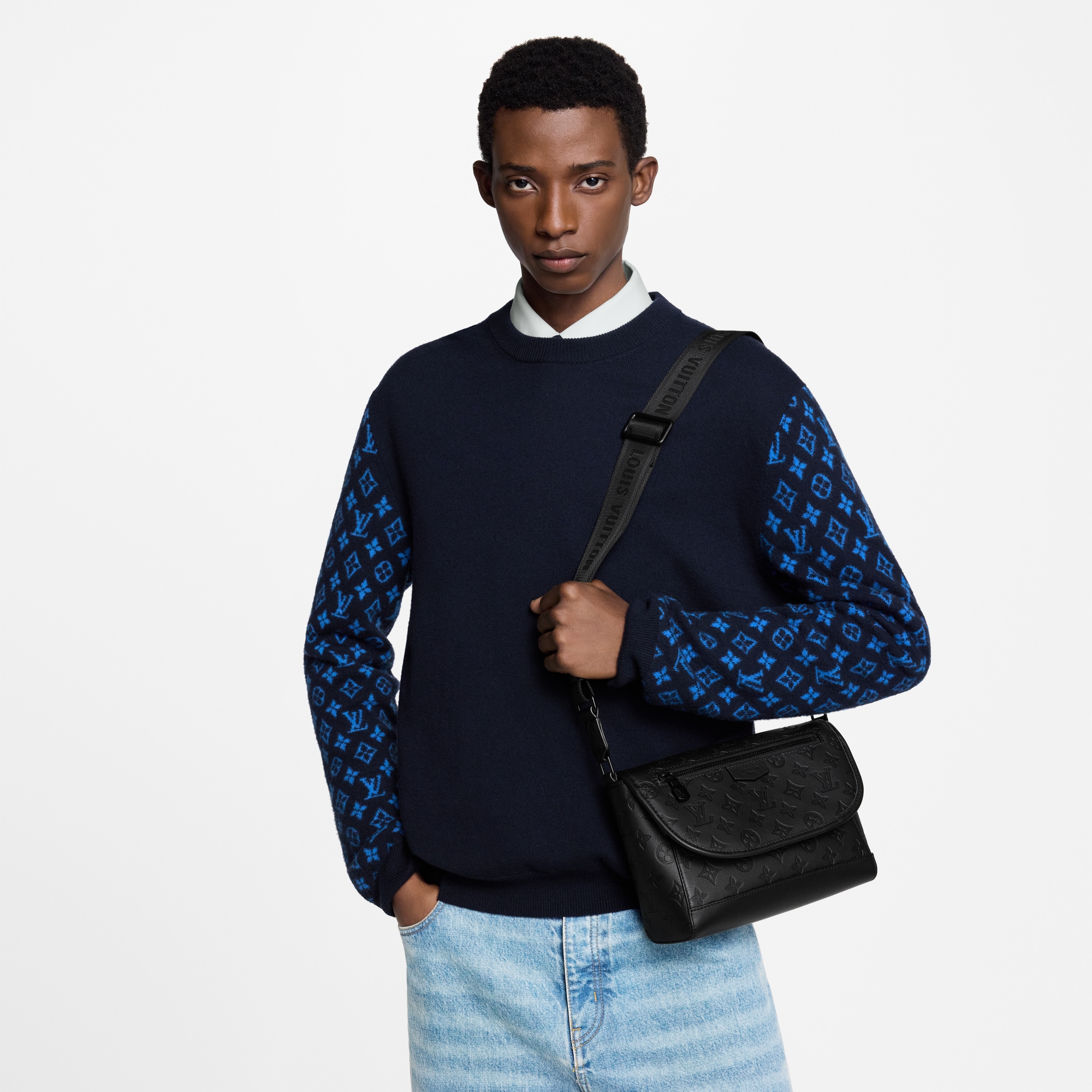 Pulse Messenger Monogram Shadow 皮革 in 時尚包包及小型皮件