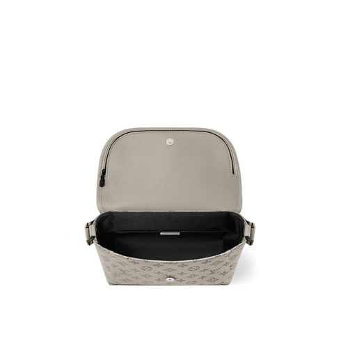 Pulse Messenger Monogram Shadow 皮革 in 時尚包包及小型皮件's 女士時尚包包 全新系列 collections by Louis Vuitton (產品縮放)