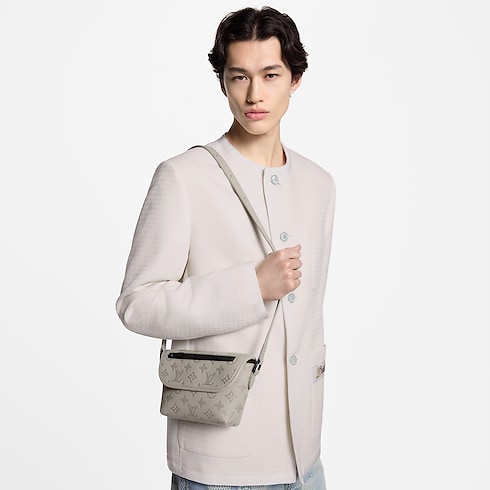 Pulse 可穿戴式錢包 Monogram Shadow 皮革 in 男士's 錢包及小型皮件 迷你包款 collections by Louis Vuitton (產品縮放)