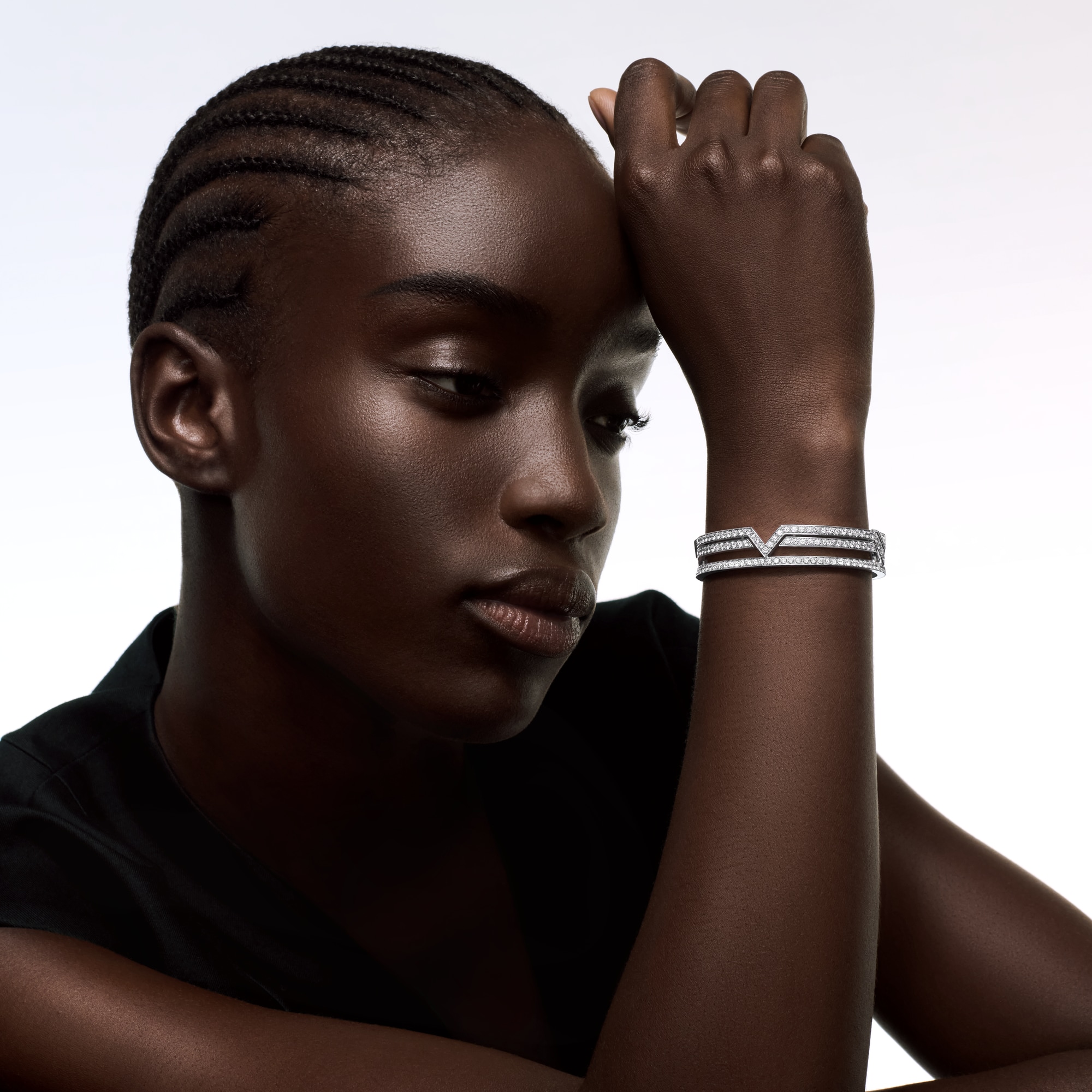 Pure V 手鍊 - 配白K金及鑽石  in Les Extraordinaires