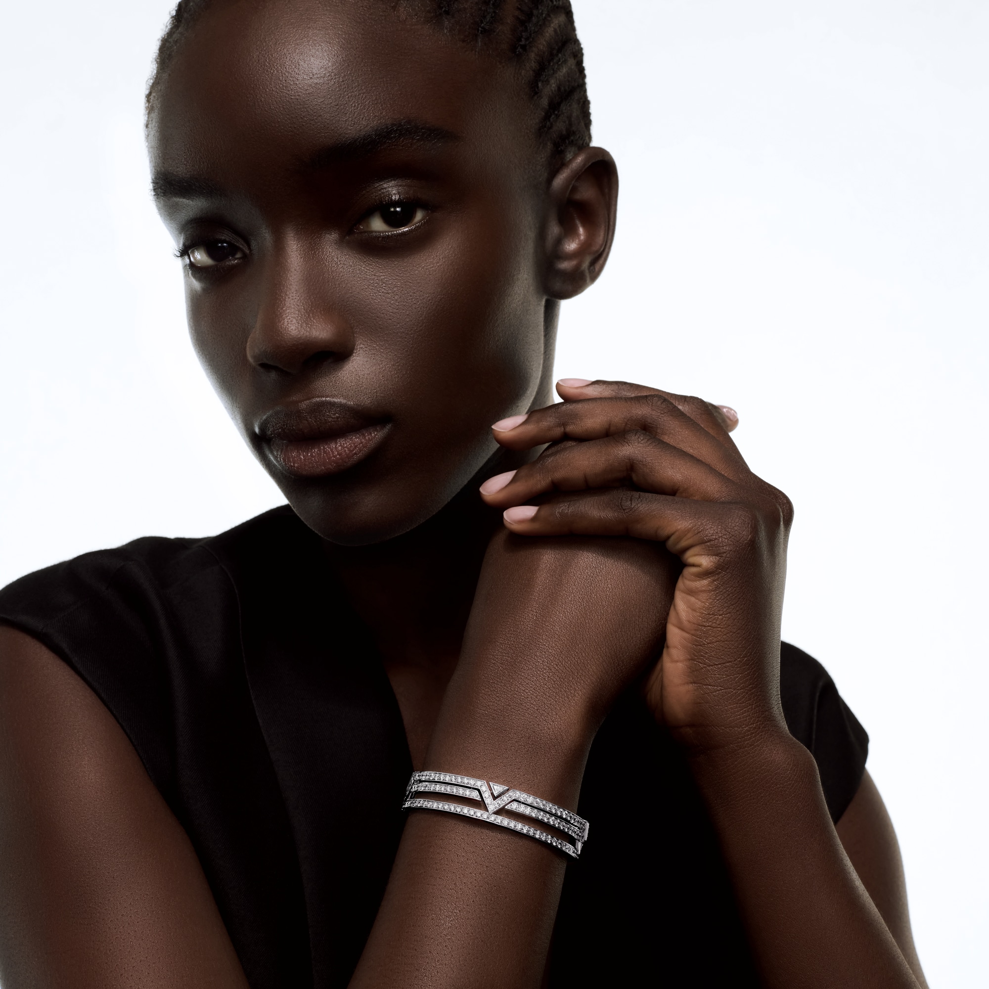 Pure V 手鍊 - 配白K金及鑽石  in Les Extraordinaires