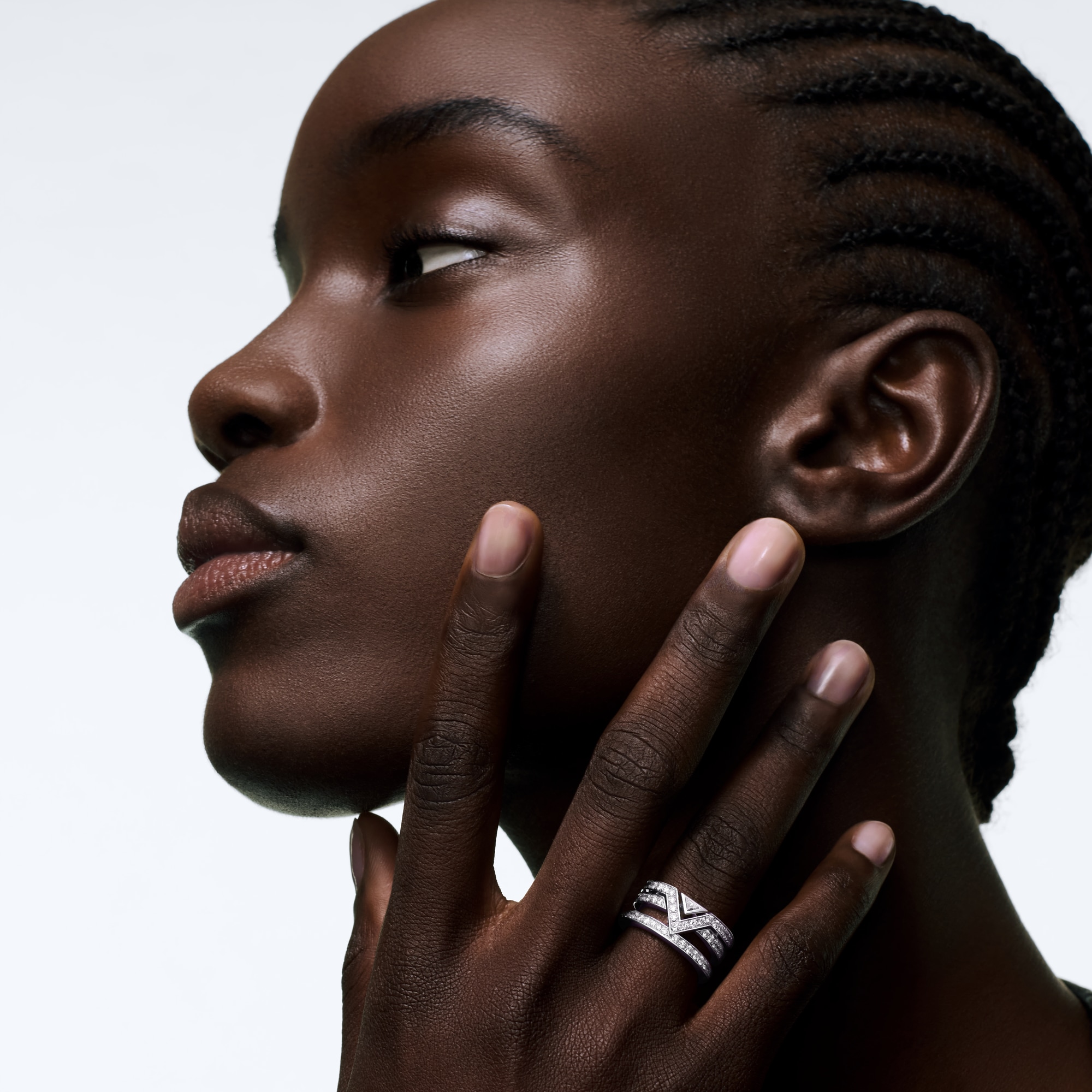 Pure V 戒指 - 配白K金及鑽石  in Les Extraordinaires