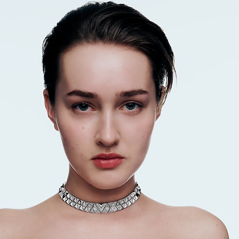 Pure V 雙項鍊 - 配白K金及鑽石 in 珠寶系列's 按類別瀏覽 項鍊吊墜 collections by Louis Vuitton (產品縮放)