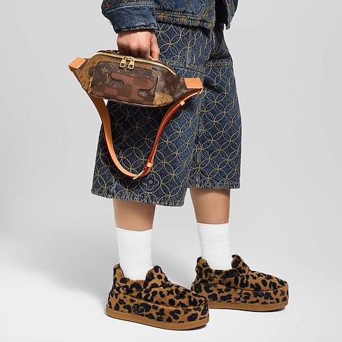 Rush Bumbag 其他 Monogram 帆布 in 時尚包包及小型皮件's 男士時尚包包 全新系列 collections by Louis Vuitton (產品縮放)