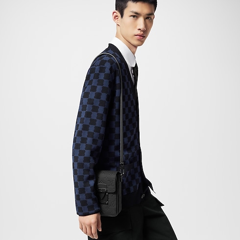 S-Lock 直式隨身錢包 Monogram Taurillon 皮革 in 男士's 皮件系列 All Collections collections by Louis Vuitton (產品縮放)