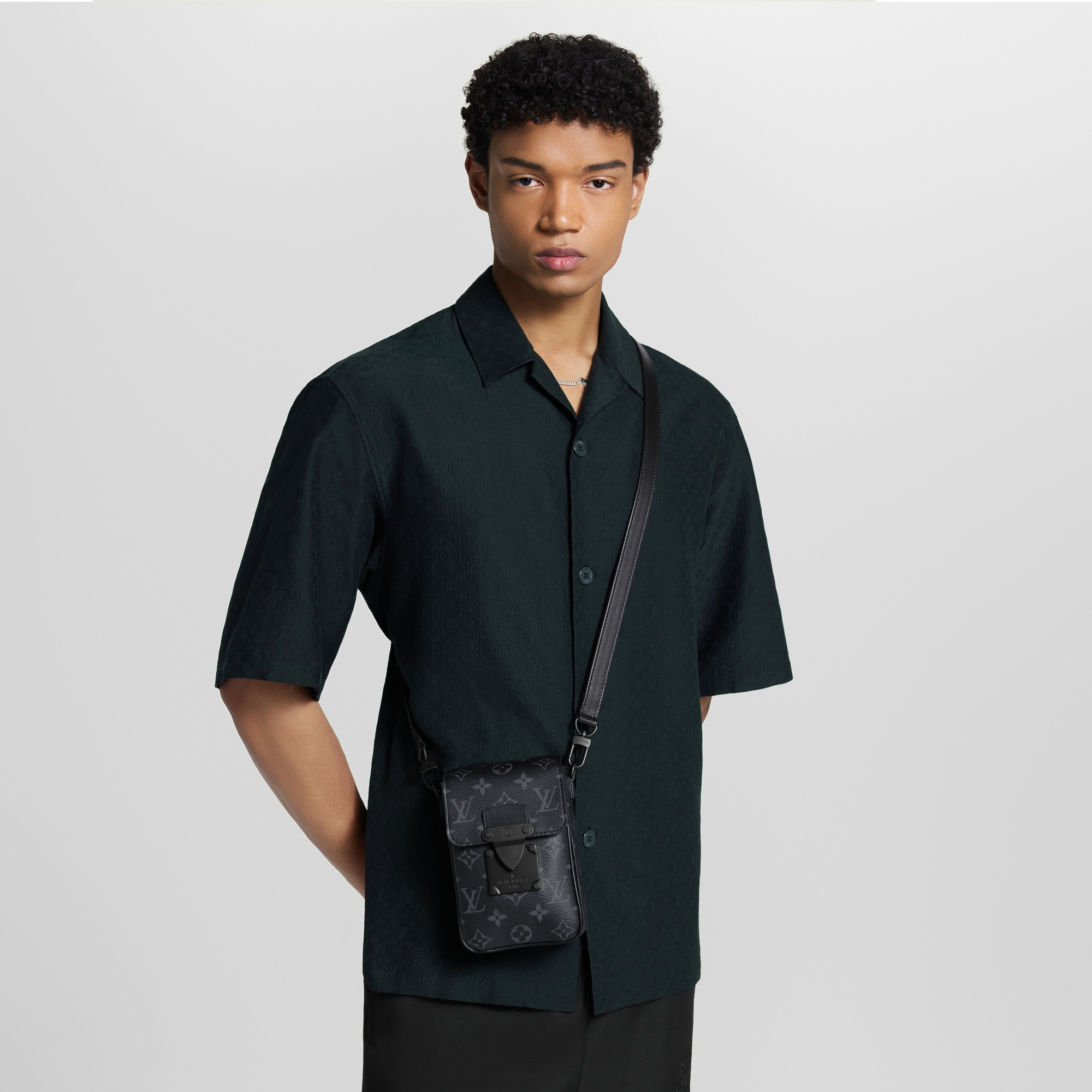 S-Lock 鎖扣直式隨身錢包 Monogram Eclipse 帆布 in 男士