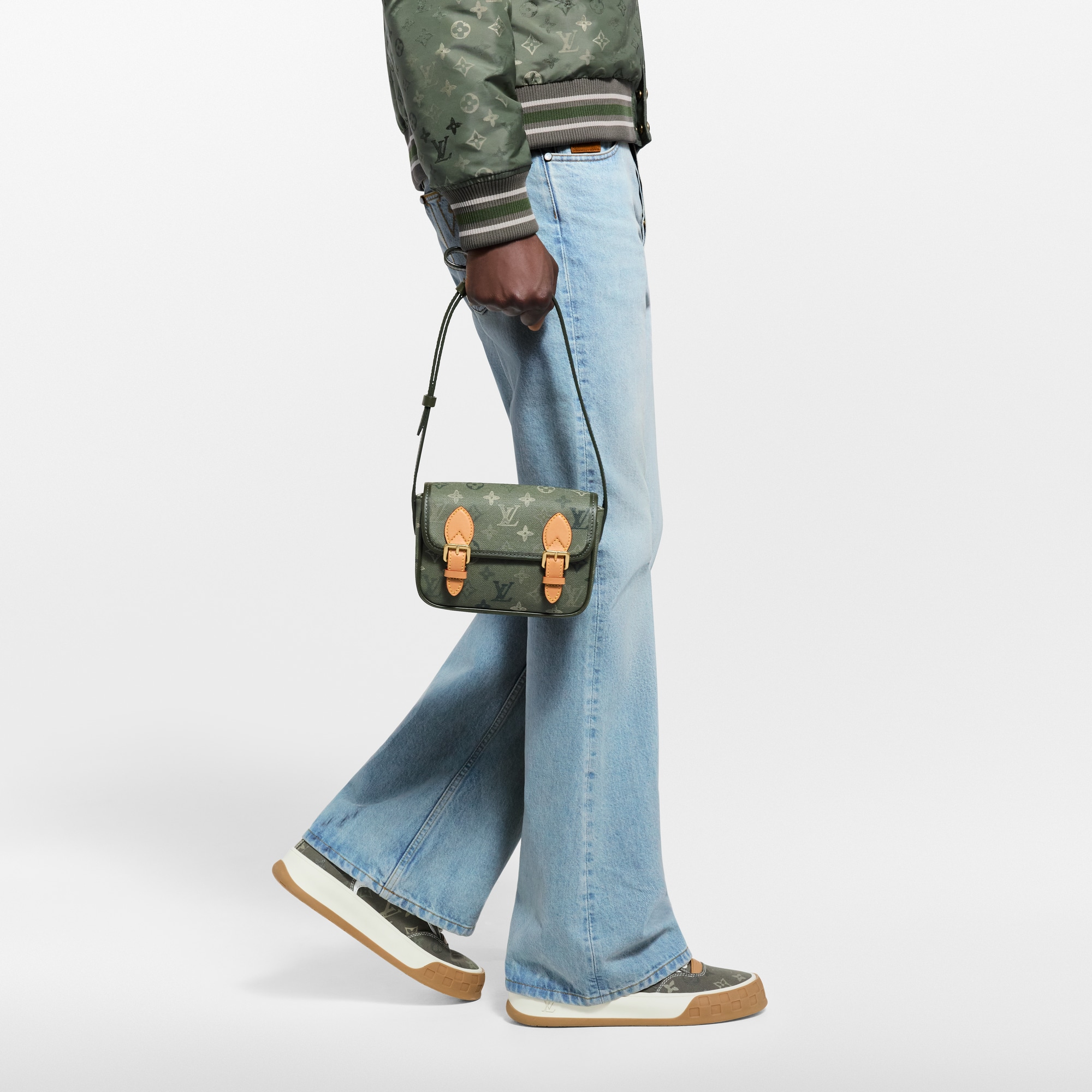 Satchel 可穿戴式錢包 其他 Monogram 帆布 in 男士