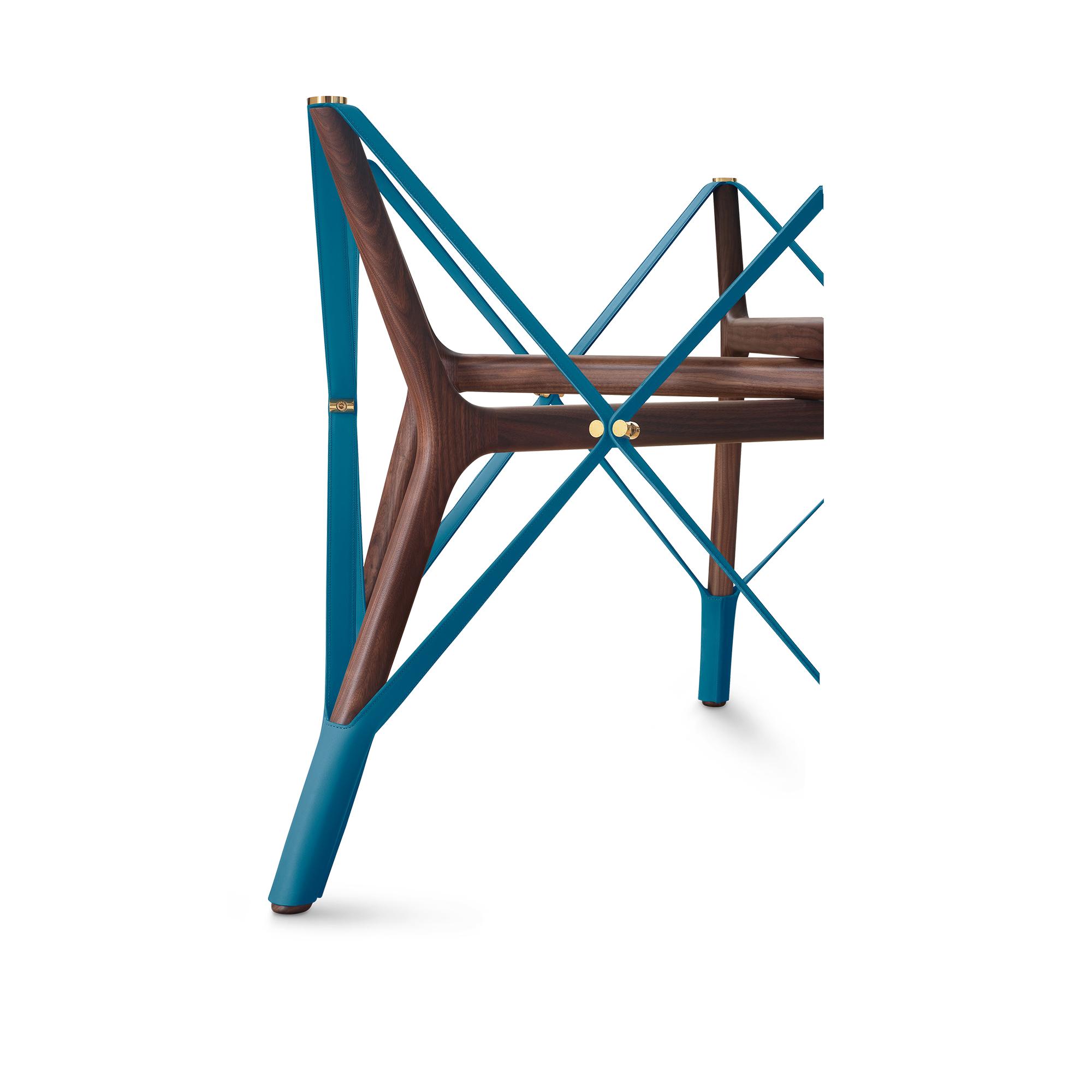 Serpentine Table GM by Atelier Oï  in 行李箱、旅行用品及家居精品