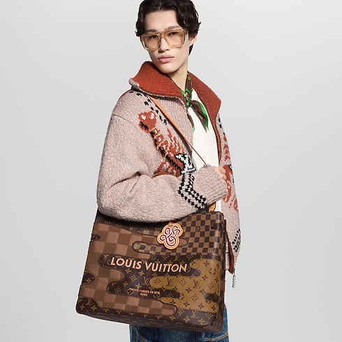 Shopper Tote MM 其他 Monogram 帆布 in 時尚包包及小型皮件's 男士時尚包包 全新系列 collections by Louis Vuitton (產品縮放)