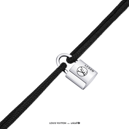 Silver Lockit 純銀黑色亮漆及黑色聚酯纖維繩手環 in 珠寶系列's 按類別瀏覽 手鐲 collections by Louis Vuitton (產品縮放)