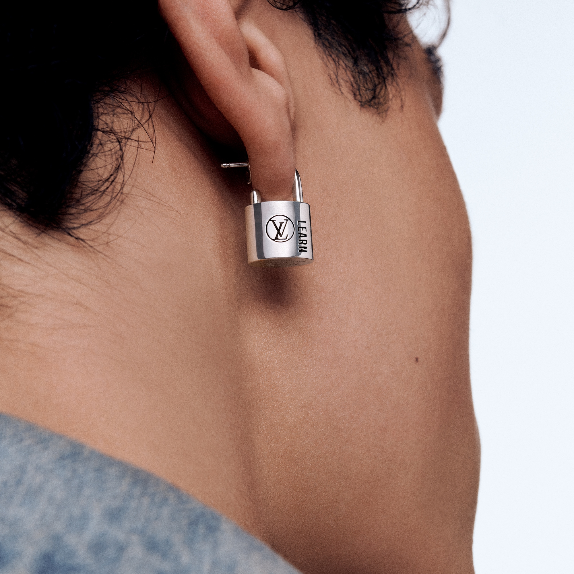 Silver Lockit 純銀黑色亮漆耳環  in 珠寶系列