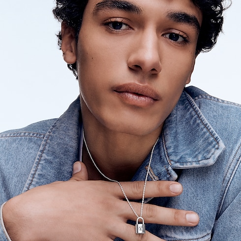 Silver Lockit 吊墜 - 配純銀及黑色漆面 in 珠寶系列's 按類別瀏覽 項鍊吊墜 collections by Louis Vuitton (產品縮放)