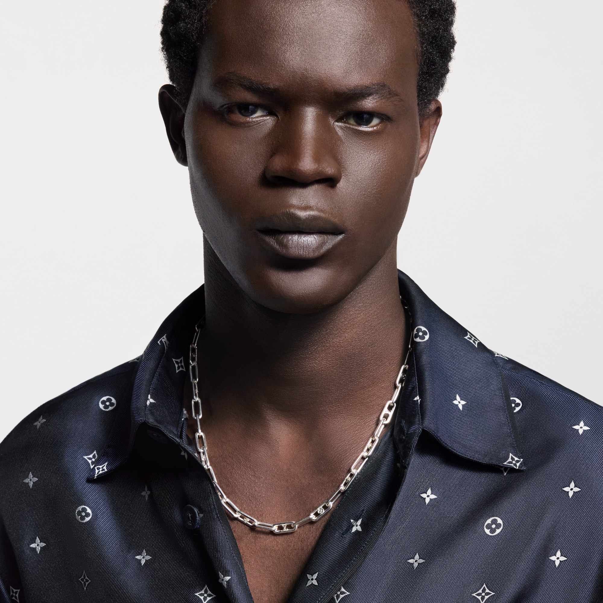 Sleek Monogram 項鍊 . in 男士