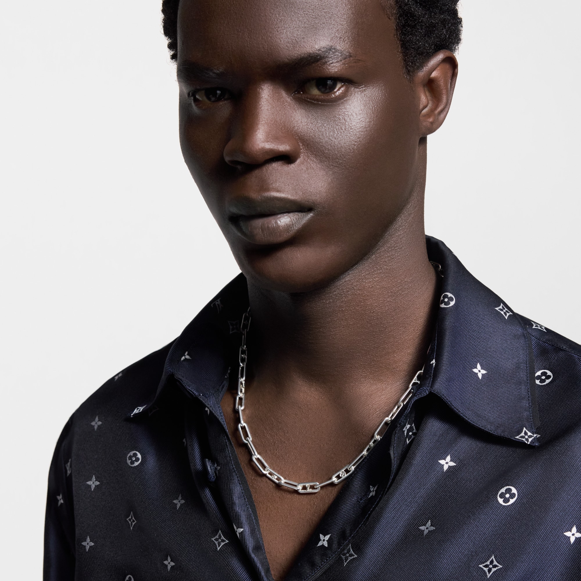 Sleek Monogram 項鍊 . in 男士