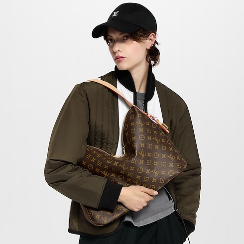 Slouchy MM Monogram 帆布 in 女士's 時尚包款 女生包包總覽 collections by Louis Vuitton (產品縮放)