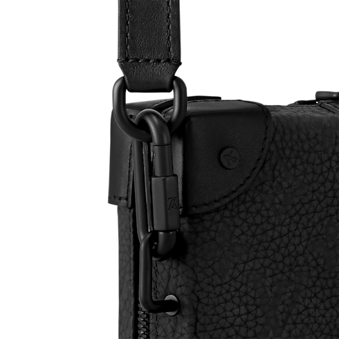 Soft Trunk 錢包 Monogram Taurillon 皮革 in 男士's 錢包及小型皮件 男裝錢包、皮夾及小型皮件總覽 collections by Louis Vuitton (產品縮放)