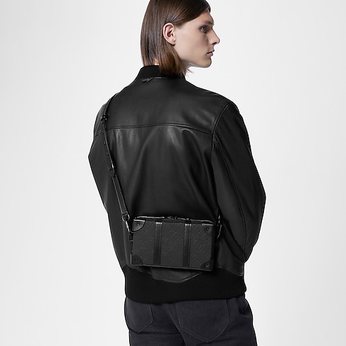 Soft Trunk 錢包 Monogram Taurillon 皮革 in 男士's 錢包及小型皮件 男裝錢包、皮夾及小型皮件總覽 collections by Louis Vuitton (產品縮放)