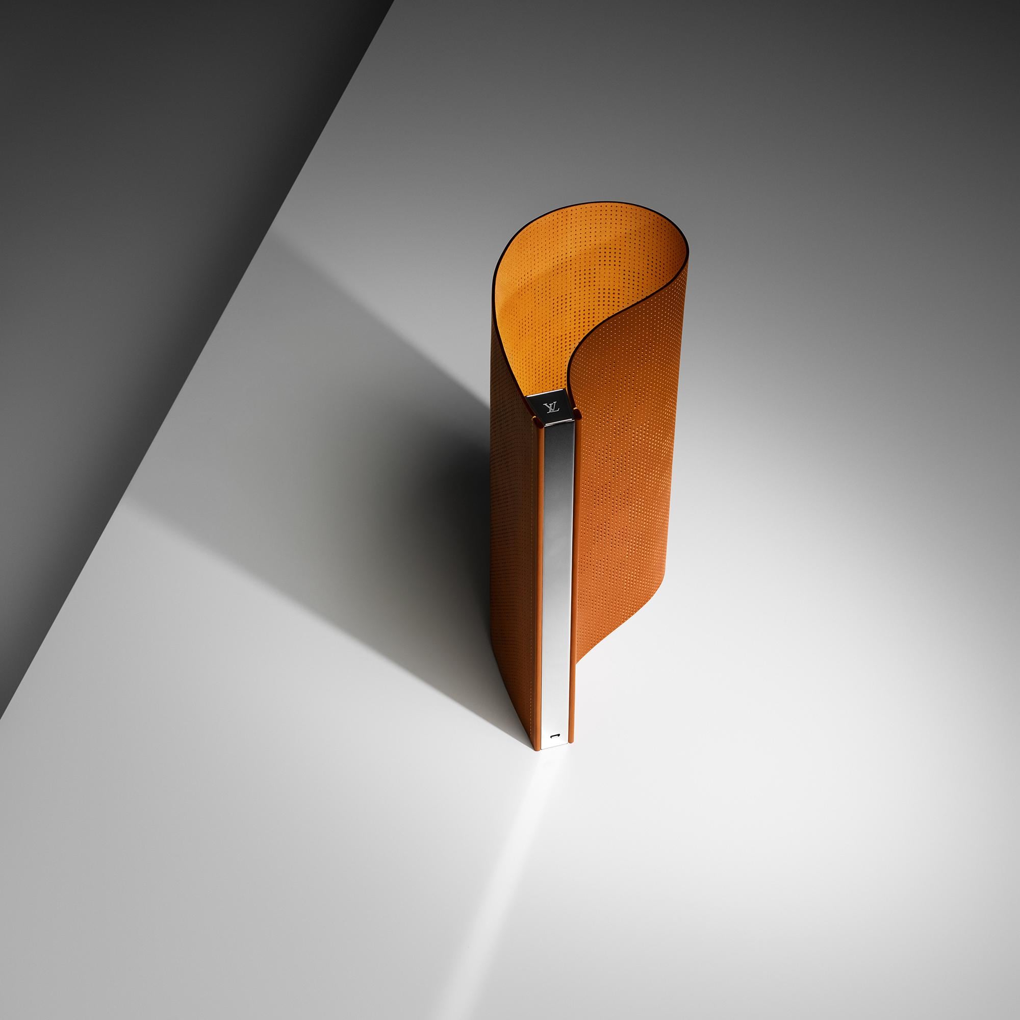 Surface Lamp By Nendo  in 行李箱、旅行用品及家居精品