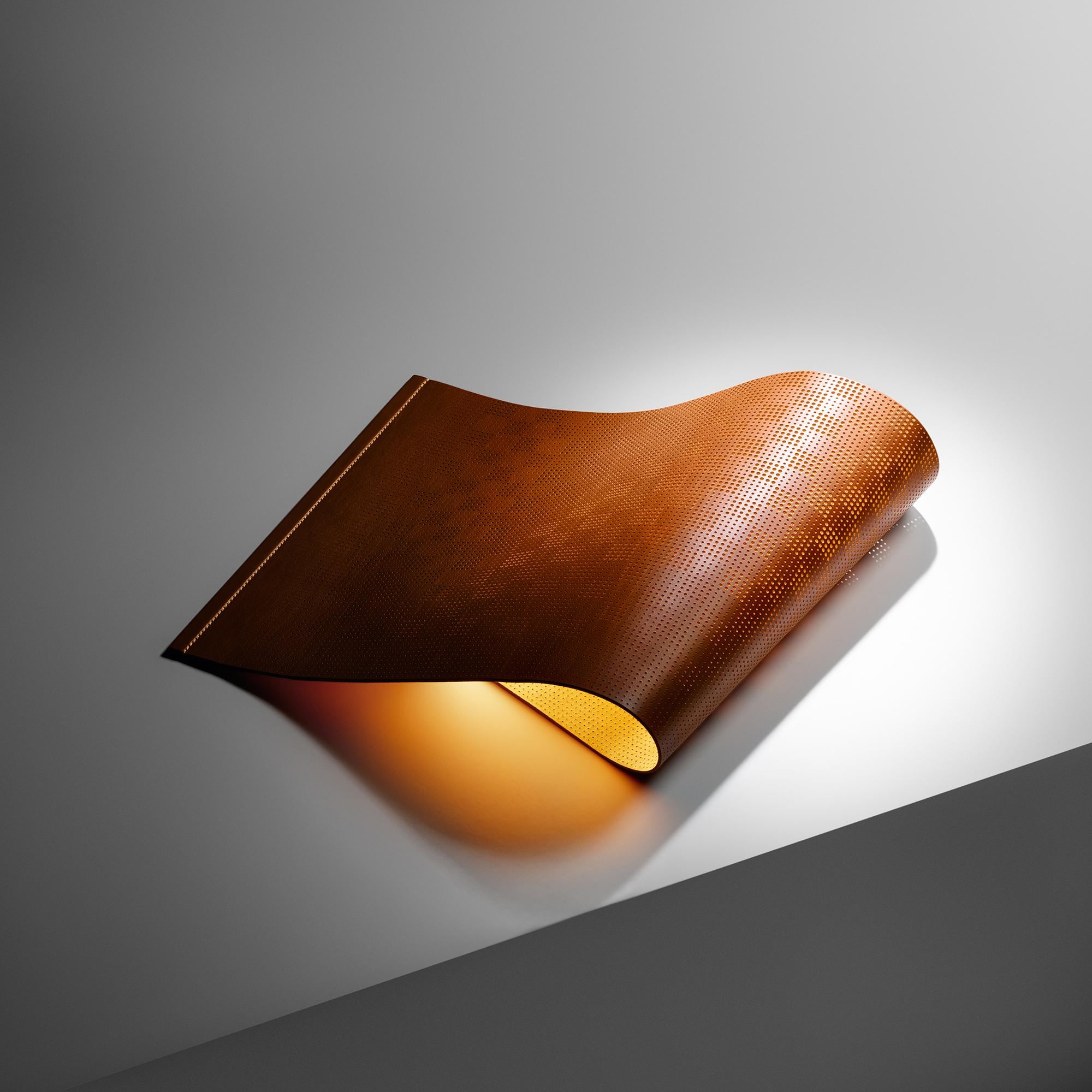 Surface Lamp By Nendo  in 行李箱、旅行用品及家居精品