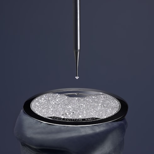 Tambour Convergence,自動機芯,37毫米,鉑金配鑽石 in 腕錶系列's 腕錶總覽 } collections by Louis Vuitton