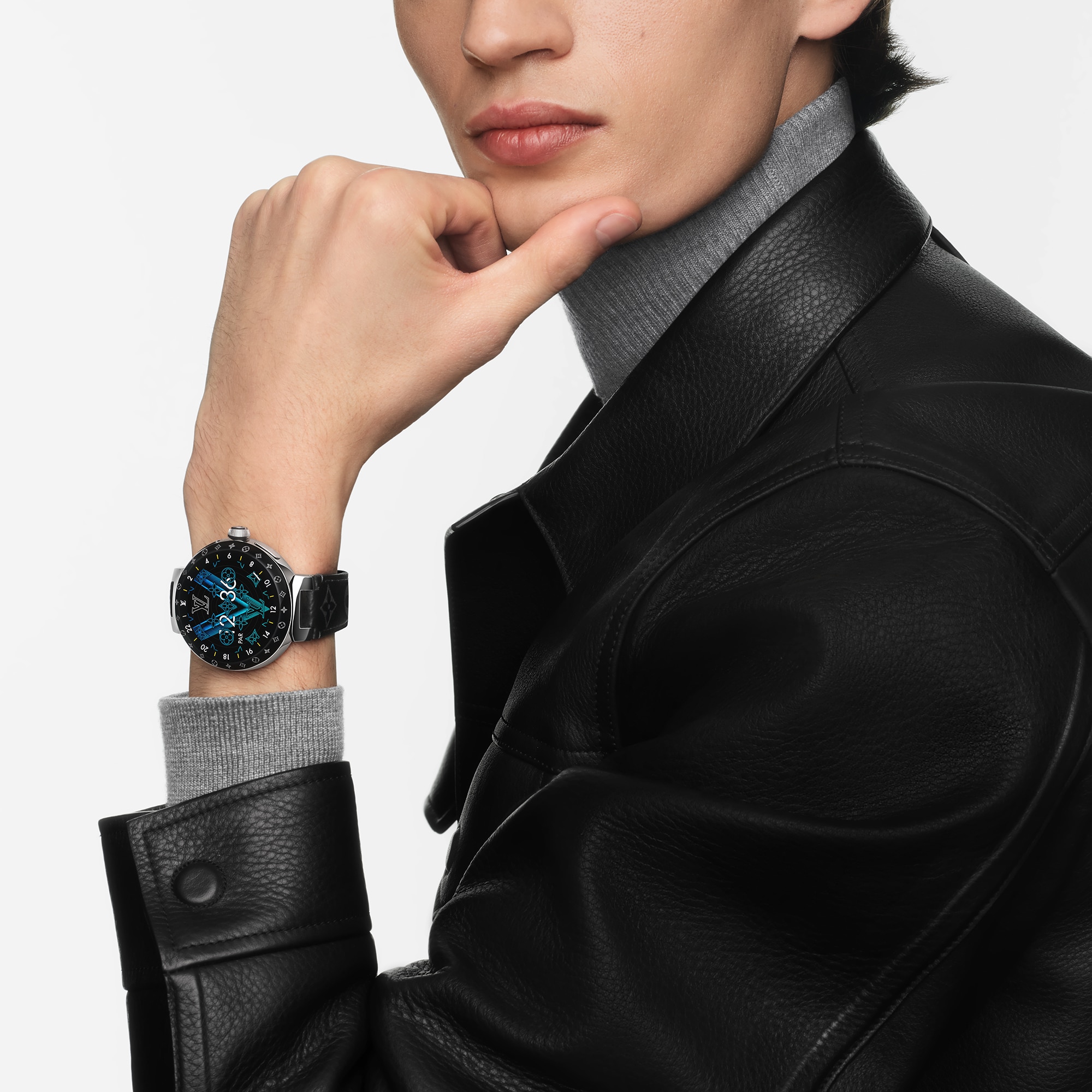 Tambour Horizon Light Up 智能腕錶  in 行李箱、旅行用品及家居精品