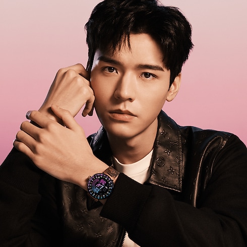 Tambour Horizon Light Up 智能腕錶 in 行李箱、旅行用品及家居精品's 科技產品及配件 音響產品、智能腕錶及配件 collections by Louis Vuitton (產品縮放)