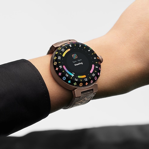 Tambour Horizon Light Up 智能腕錶 in 行李箱、旅行用品及家居精品's 科技產品及配件 音響產品、智能腕錶及配件 collections by Louis Vuitton (產品縮放)