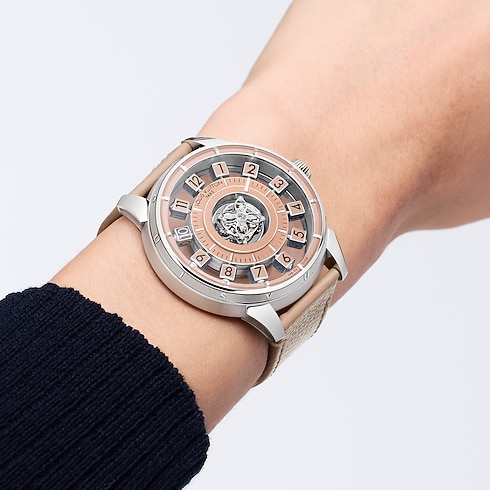 Tambour Spin Time Air Flying Tourbillon,自動機芯,42.5毫米,鉑金 in 腕錶系列's 腕錶總覽 } collections by Louis Vuitton (產品縮放)