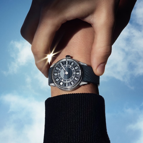 Tambour Taiko Spin Time,自動上鏈,39.5毫米,白K金 in 腕錶系列's 腕錶總覽 } collections by Louis Vuitton