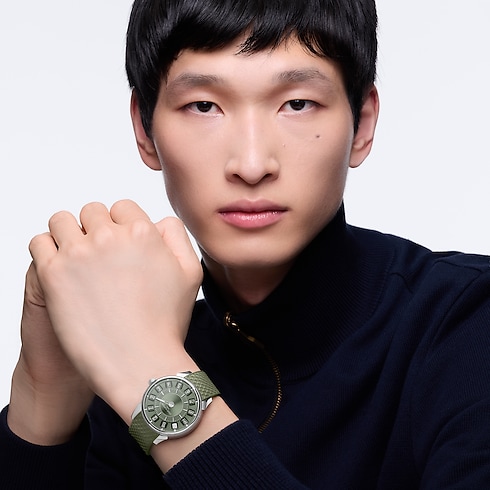 Tambour Spin Time,自動機芯,39.5毫米,白K金 in 腕錶系列's 腕錶總覽 } collections by Louis Vuitton (產品縮放)