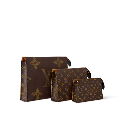 Trio Toilet Pouch 其他 Monogram 帆布 in 男士's 旅遊用品 旅遊配件 collections by Louis Vuitton (產品縮放)