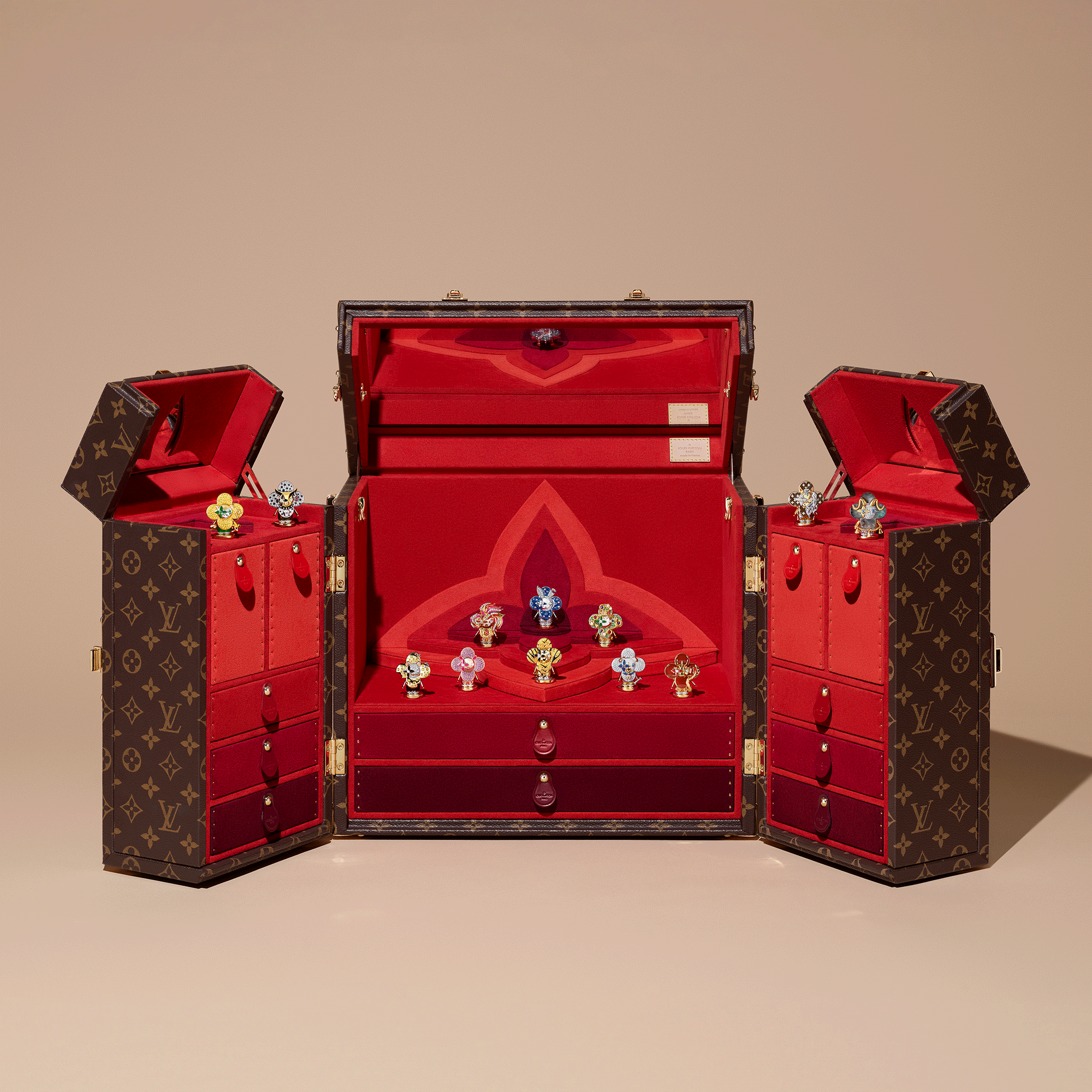 Vivienne Dragon 吊墜 - 配黃K金、白K金、亮漆、鑽石及彩色寶石  in Les Extraordinaires