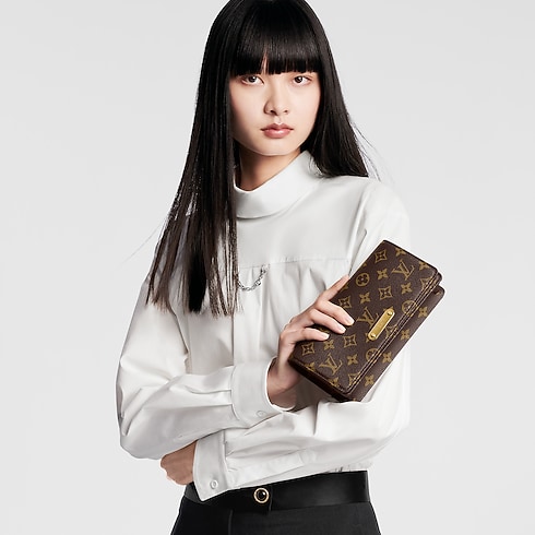 Wallet On Chain Lily Monogram 帆布 in 女士's 錢包及小型皮件 鏈條包及迷你包款 collections by Louis Vuitton (產品縮放)